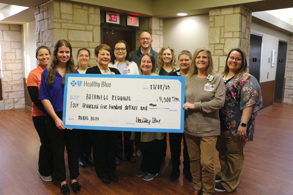Healthy Blue, a Missouri Medicaid health plan, recently presented a $4,500 grant to the Bothwell Regional Health Center ToRCH program. Front row, from left to right, Lillian Colburn, Healthy Blue marketing territory manager; Leslie Harris, Population Health director; Britney Trotter, Population Health clinic care coordinator; Leslie Stevenson, RN, Population Health nurse navigator; Elizabeth Green, ToRCH program manager; and Kaitlin Betts, Population Health clinic care coordinator; back row, from left to right, Courtney Staus, Population Health clinic care coordinator; Rebecca Embry, Population Health data abstractor; Debbie Bredehoeft, LPN, Population Health clinic care coordinator; Marvin Smoot, Clinic Operations vice president; and Leah Mahin, Bothwell clinic manager.
